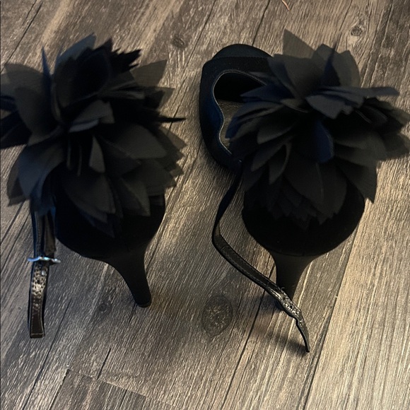 Calvin Klein Olivia Satin Elegant Black Women's Shoe with Floral Detail, Size 10 - Picture 4 of 9